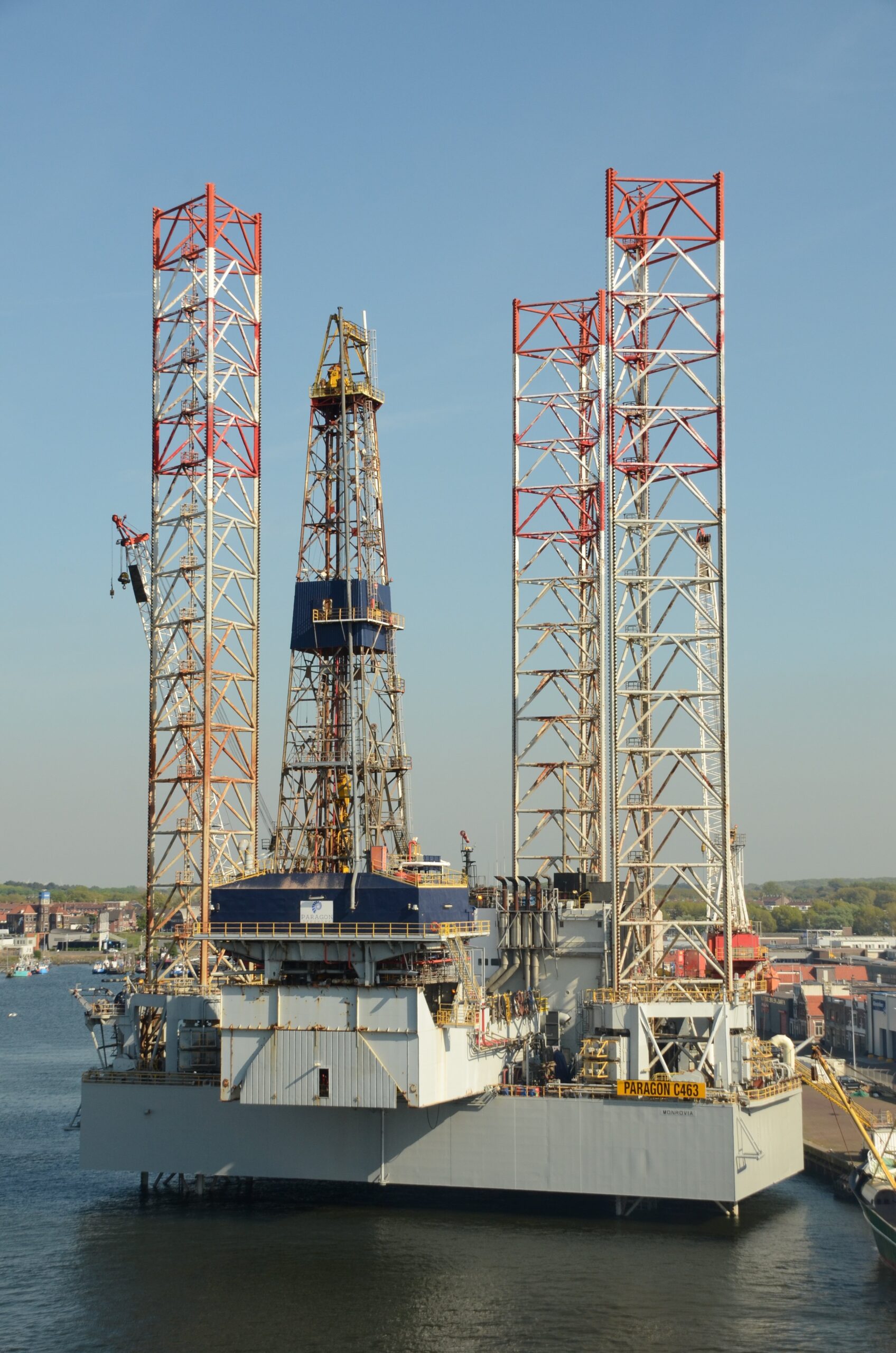 oil rig 2310339
